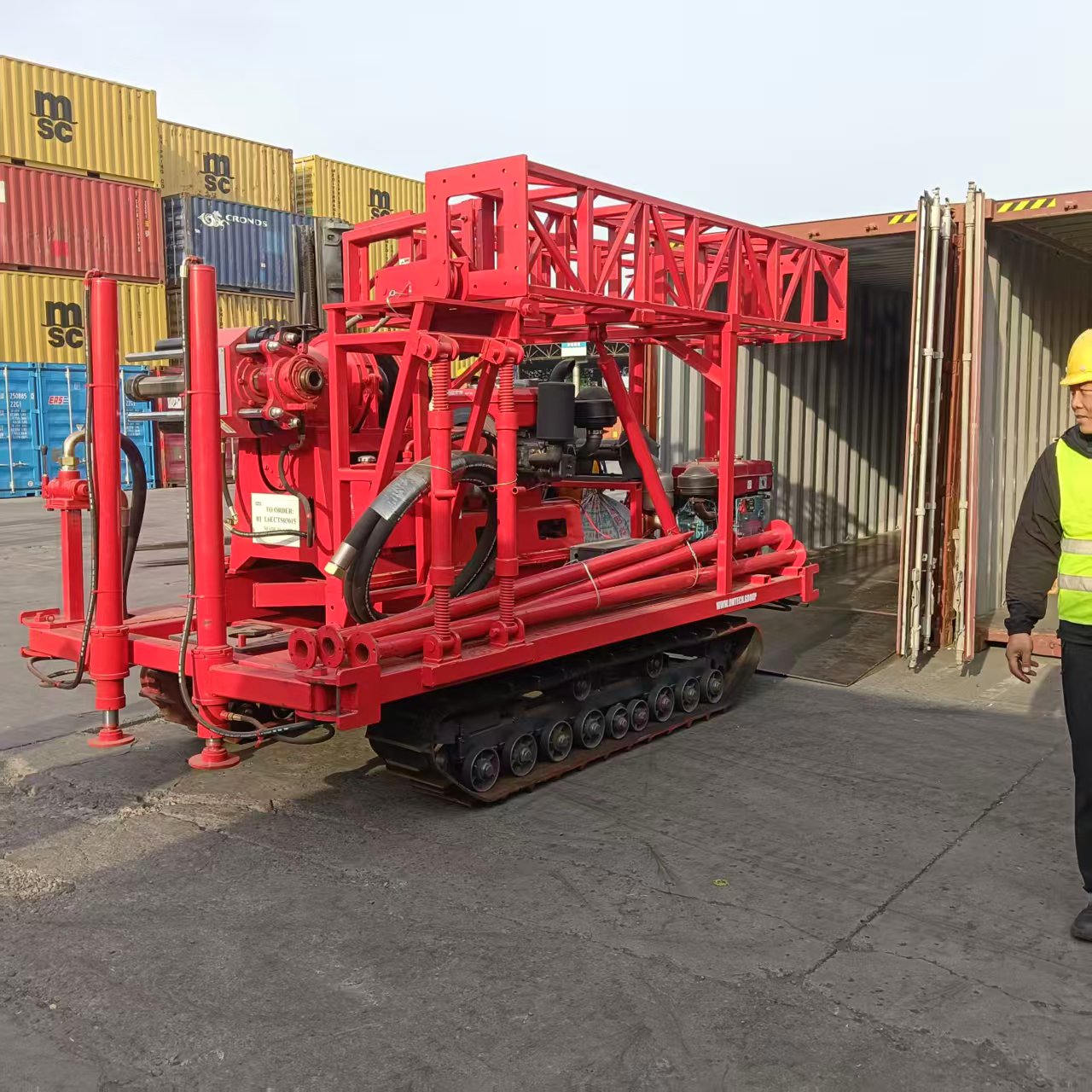 La fábrica de perforación vertical con husillo montada en crawler JXY360 ha sido enviada a Europa