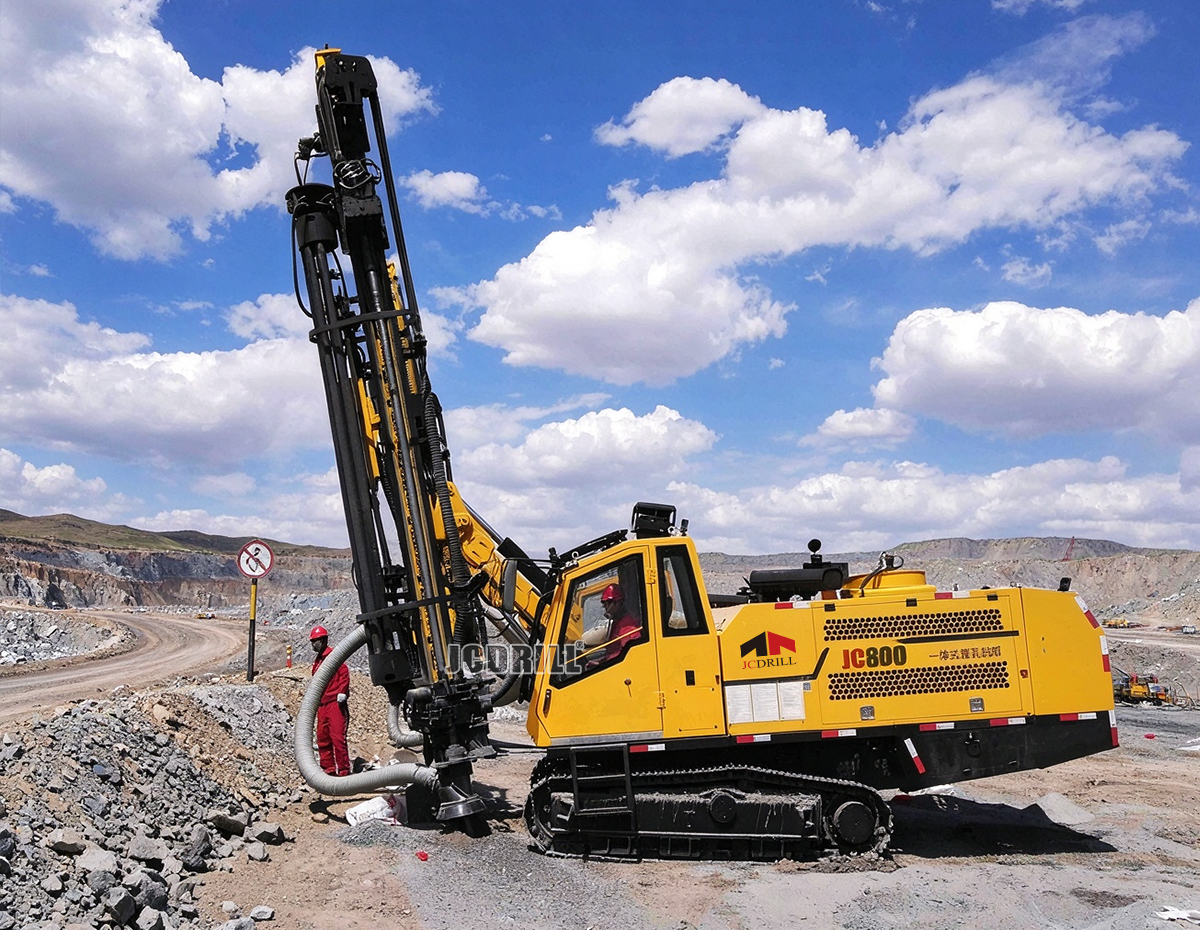 JCDRILL JC800: Un equipo versátil para la perforación de rocas en operaciones superficiales exigentes